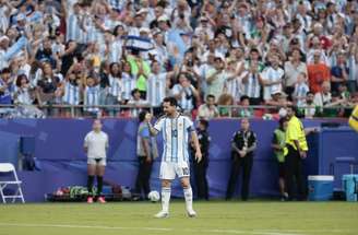 Messi celebra um de seus gols contra a Argélia –