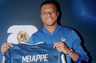 Deschamps entrega camisa comemorativa para Mbappé –