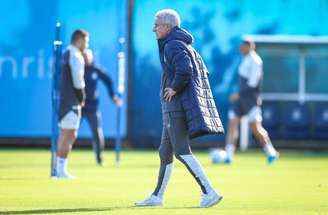 Primeiro treino do Grêmio após férias tem desfalques –
