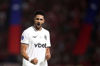 Chris Ramos, que pertence ao Cádiz (ESP), seguirá no Botafogo –
