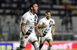 Pottker é titular da Ponte Preta –