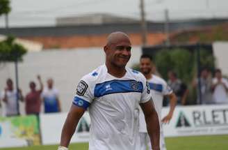 Ex-atacante teve passagens por equipes como Tubarão, Santa Cruz, Athletico-PR e Atlético-GO –