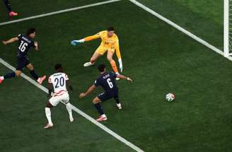 O egípcio Hany, sentado,fez contra o gol para a Bélgica no empate em 1 a 1.