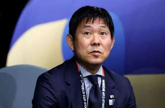 Hajime Moriyasu cumprimenta Ronald Koeman após Japão x Holanda –