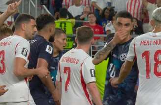 Miguel Almirón foi expulso após falar com jogador turco tapando a boca –