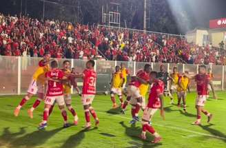 Apesar do sufoco no fim, Vila Nova vence Náutico por 4 a 3 e assume a ponta da Série B.