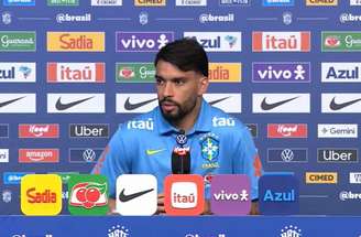 Lucas Paquetá durante entrevista coletiva neste domingo (21) –