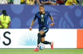 Neymar já vem treinando e deve ganhar minutos contra a Escócia –