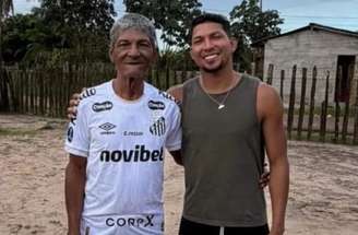 Adonis Frías reencontrou amigos do futebol na cidade de Florencio Varela –