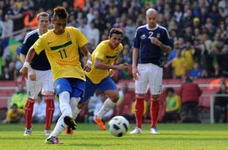 Neymar marcou dois gols no último jogo do Brasil contra a Escócia –