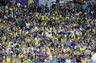 Almirón cobriu a boca ao falar e infringiu o protocolo da Fifa contra racismo –