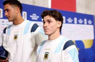 Julián Álvarez durante treinamento com a seleção da Argentina –