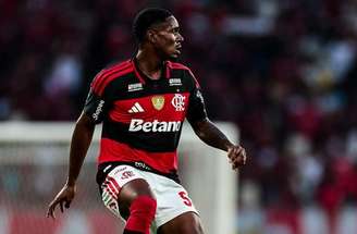 Evertton Araújo tem sido um dos grandes nomes do Flamengo –