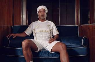 O histórico clube de futebol italiano de propriedade de Ignazio Cipriani celebra a contratação de Ronaldinho –