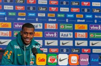 Jornal espanhol se encanta com coletiva de Rayan –