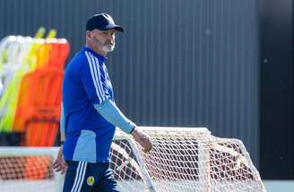 Steve Clarke renunciou ao cargo após a eliminação da Escócia na Copa – Reprodução