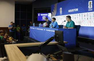 Marquinhos  em ação com a camisa da Seleção Brasileira –