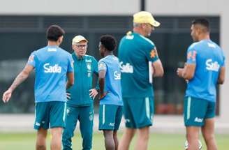 Brasil tem treino descontraído após vitória contra o Japão –