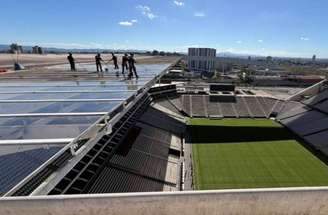 Manutenção e limpeza do teto da Neo Química Arena, estádio do Corinthians –