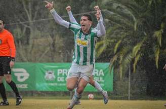 Jogo em Caxias do Sul ocorreu sob muita chuva –