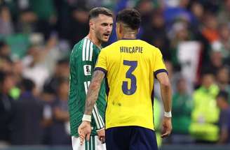 Hincapié, do Arsenal, foi expulso na derrota do Equador para o México na Copa do Mundo –