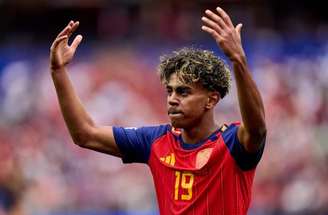 Lamine Yamal em campo pela Espanha contra a Áustria –
