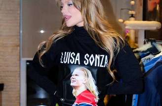 Luísa Sonza posa com camisa personalizada em referência a Haaland –