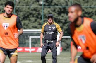 Jogadores do São Paulo não tiveram vida fácil no treino desta quinta –