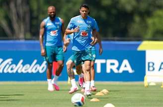 Douglas Santos transforma desconfiança em confiança e explica sucesso na Copa –