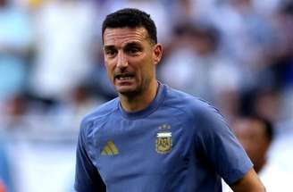 Jogadores argentinos celebram vitória sobre Cabo Verde pela segunda fase da Copa do Mundo –