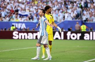 Lionel Messi abriu o placar para a Argentina no primeiro tempo e deu assistência para o gol da vitória em cobrança de escanteio –