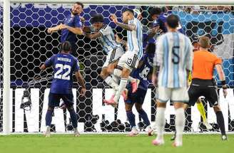 Argentina sua sangue. Mas elimina Cabo Verde em jogo histórico.