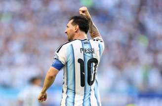 Lionel Messi abriu o placar para a Argentina no primeiro tempo –