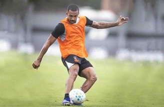 Jair volta a jogar pelo Vasco após dez meses se recuperando de lesão no joelho –