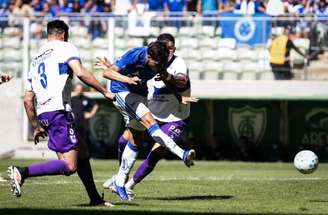 Kaio Jorge faz sua tradicional comemoração ao marcar o gol do Cruzeiro sobre o Defensor Sporting, no primeiro tempo.