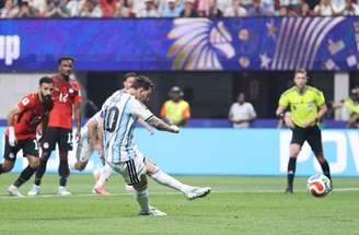 Shoubir defendeu pênalti de Lionel Messi –