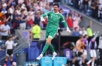 Courtois em ação com a camisa da Bélgica pela Copa do Mundo –