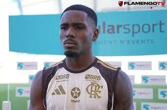 Evertton Araújo, de 23 anos, surge como “paizão” dos jovens da base do Fla –