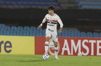 Bobadilla em ação com a camisa do Paraguai –