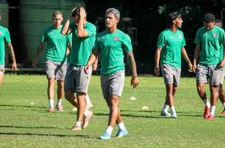 Keven Samuel em treino com o elenco principal do Fluminense no CT Carlos Castilho –