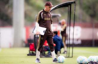 Leonardo Jardim vai definir o futuro das promessas do Flamengo –