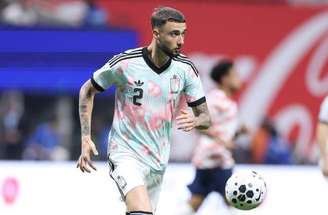 Debast em campo pela seleção da Bélgica –