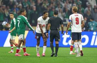 Defensor da Inglaterra é suspenso por dois jogos –
