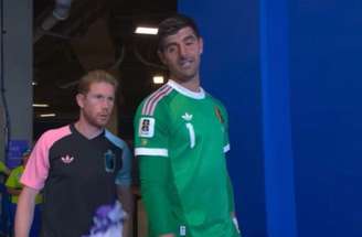 Mishel Gerzig Courtois e Michèle De Bruyne posaram juntas nas arquibancadas durante partida da Bélgica –
