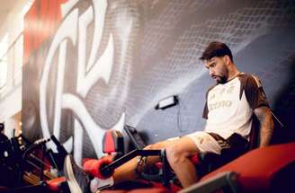 Lesionado, Paquetá realiza atividades físicas em retorno ao Fla –