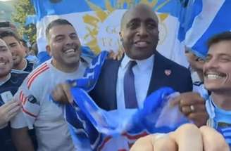 Quinton Lucas, prefeito de Kansas City, fazendo a festa com torcedores argentinos – Reprodução de vídeo