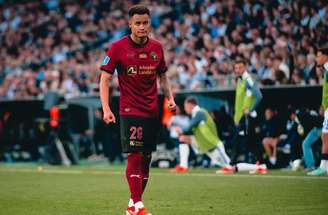 Paulinho vi disputar posição com Alex Telles –