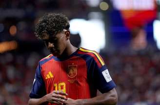 INGLEWOOD, CALIFORNIA – JULY 10: Joaquin Seys #18 of Belgium crosses the ball against Lamine Yamal #19 of Spain during the FIFA World Cup 2026 Quarter Final match between Spain and Belgium at Los Angeles Stadium on July 10, 2026 in Inglewood, California. (Photo by Florencia Tan Jun/Getty Images)
