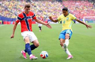 Haaland em ação na derrota norueguesa para os ingleses nas quartas de final da Copa –