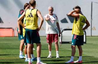 Mourinho comanda primeira atividade em seu retorno ao Real Madrid –